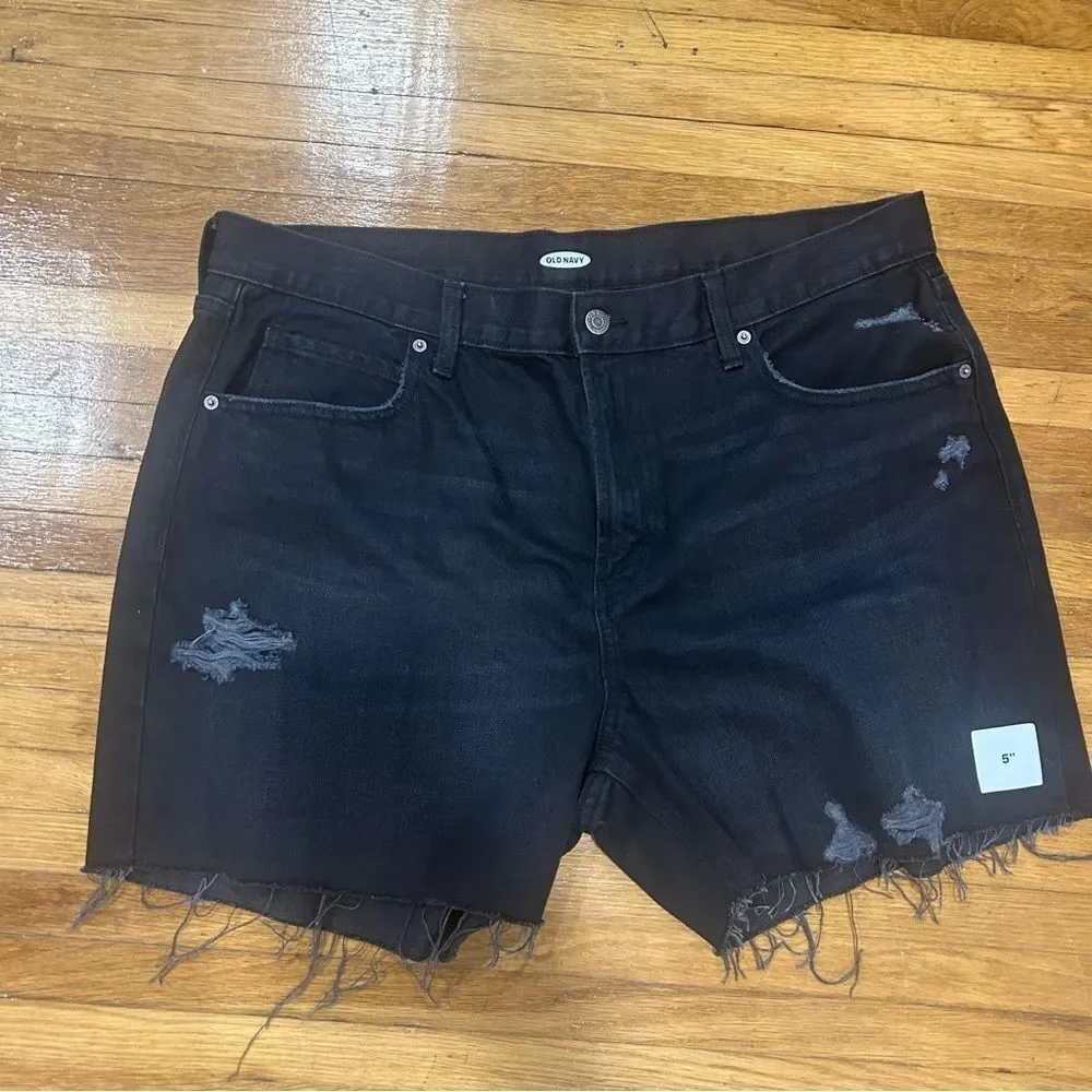 Old Navy High Waisted Slouchy Straight Cut-Off Black Denim Shorts - Picture 6 of 12